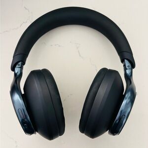 LIKE NEW. Soundcore Noise Canceling Headphones.